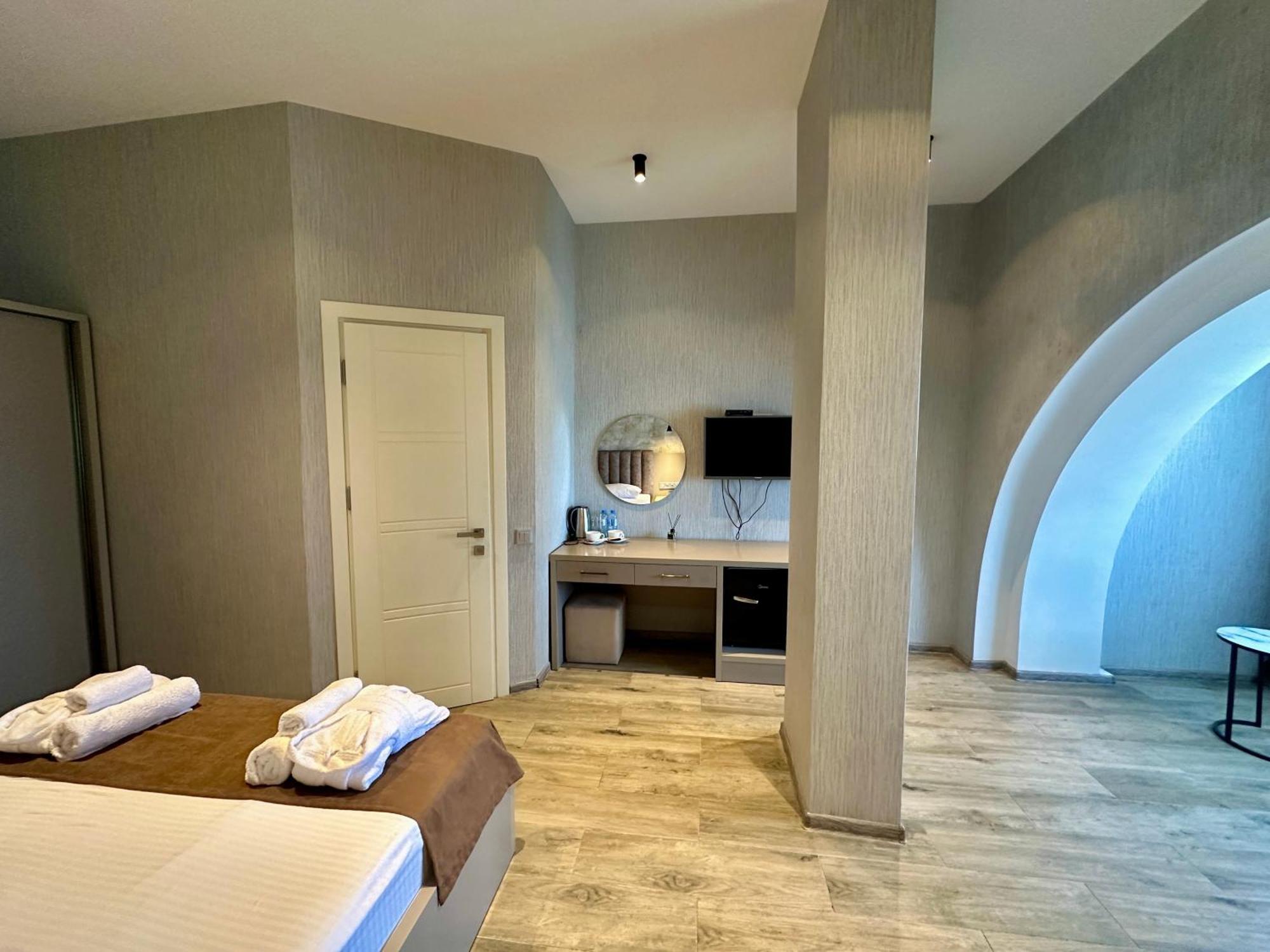 Emerald Hotel 巴统 外观 照片