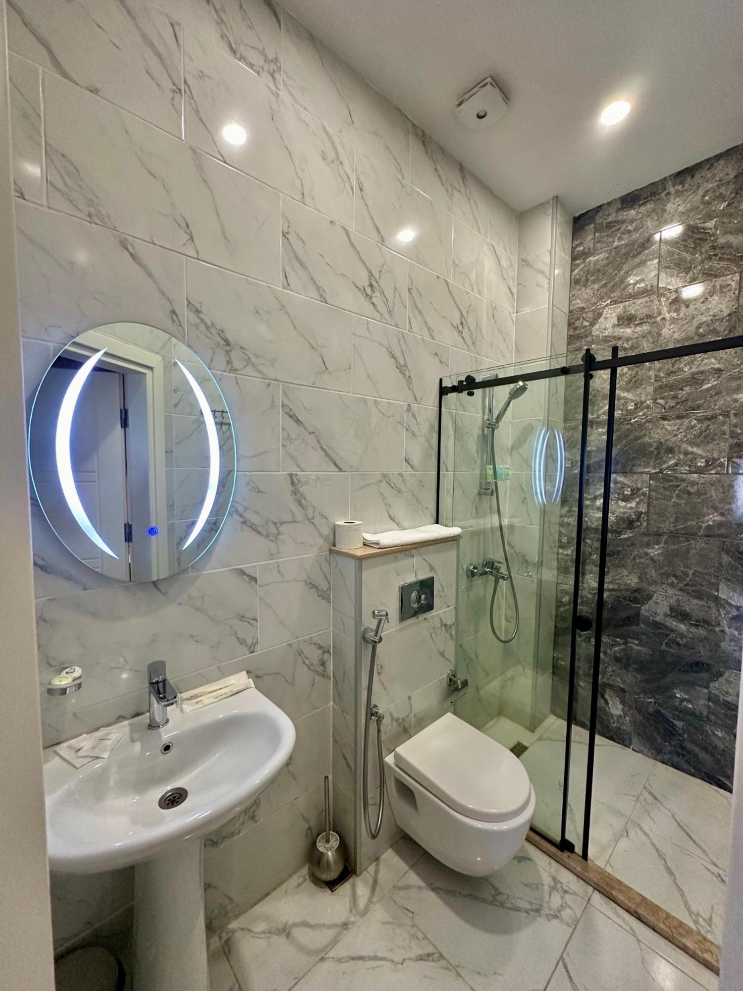 Emerald Hotel 巴统 外观 照片