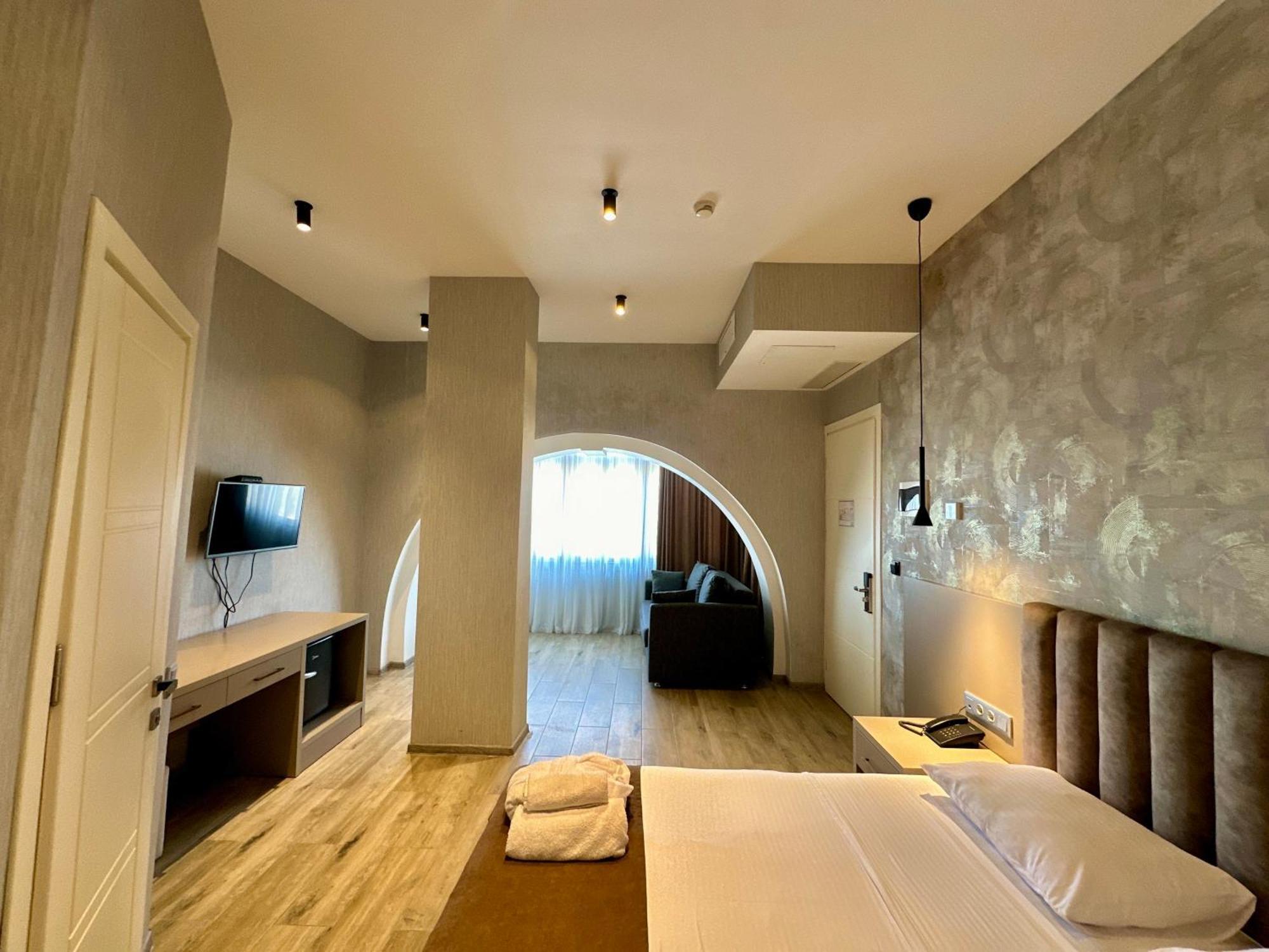 Emerald Hotel 巴统 外观 照片