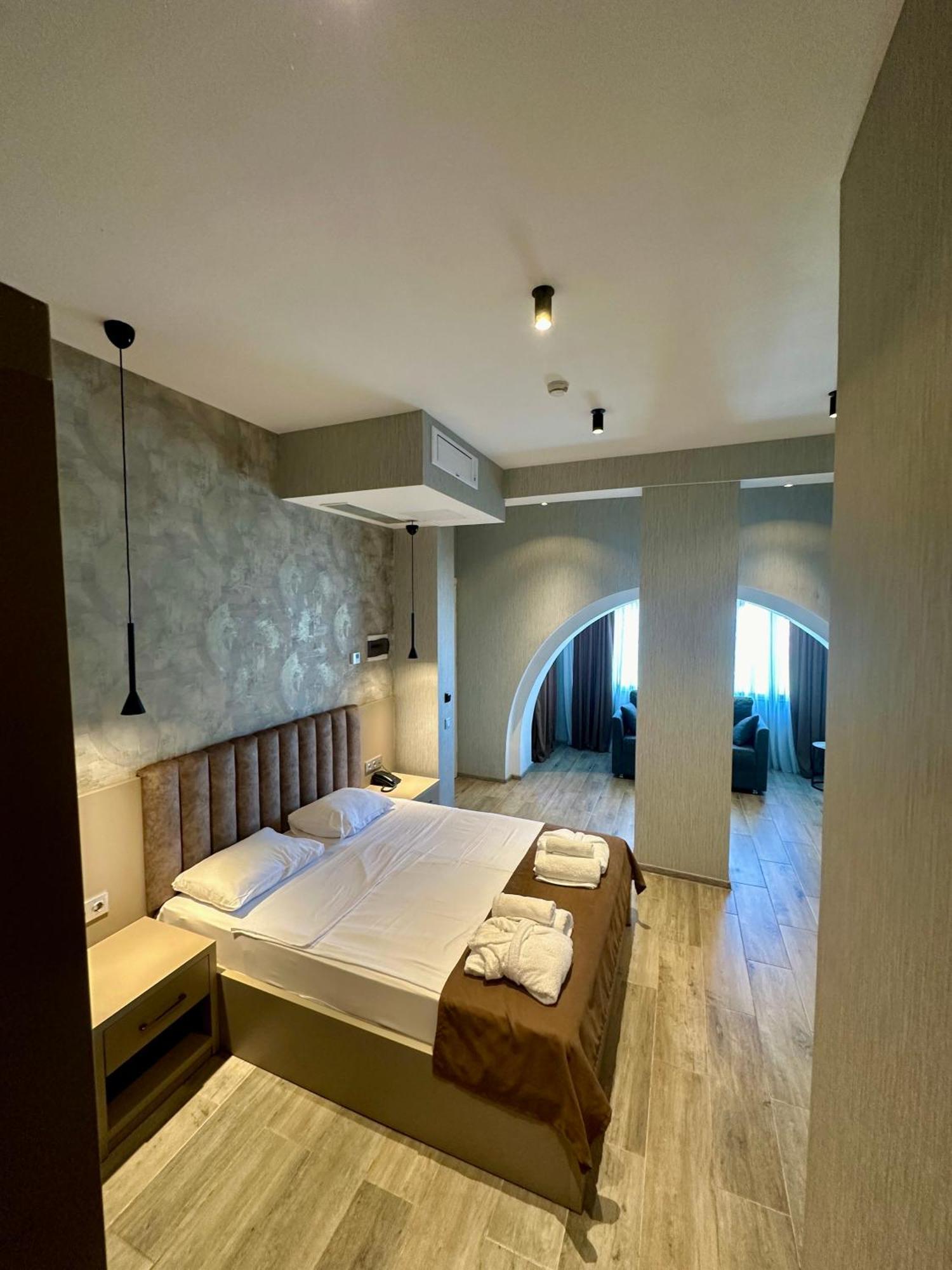 Emerald Hotel 巴统 外观 照片