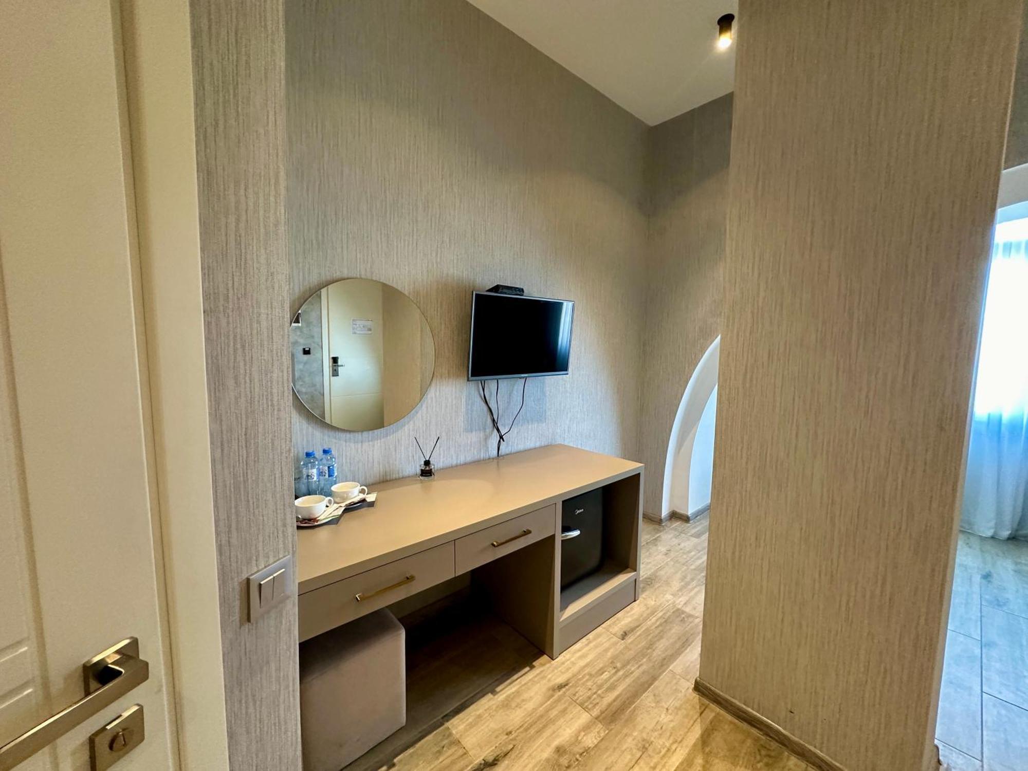 Emerald Hotel 巴统 外观 照片