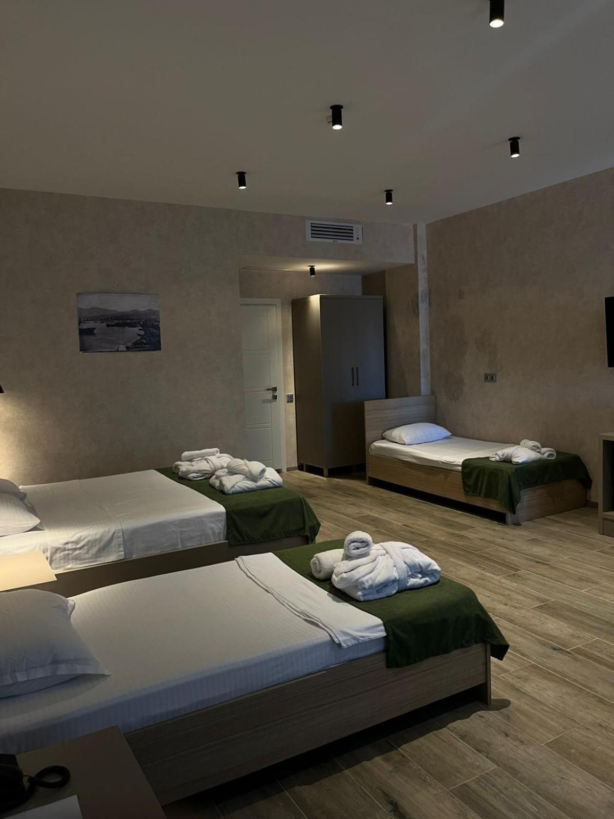 Emerald Hotel 巴统 外观 照片