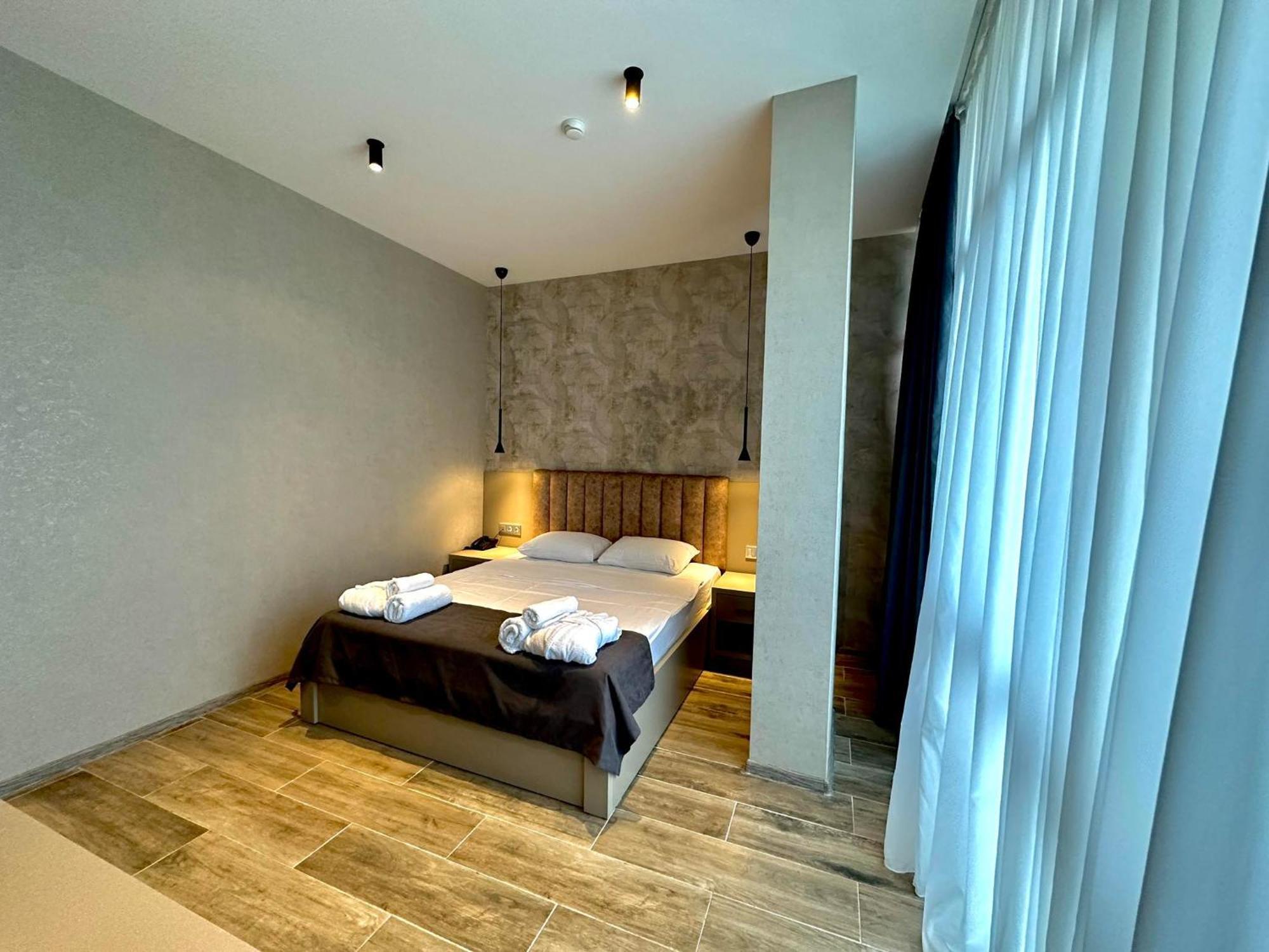 Emerald Hotel 巴统 外观 照片