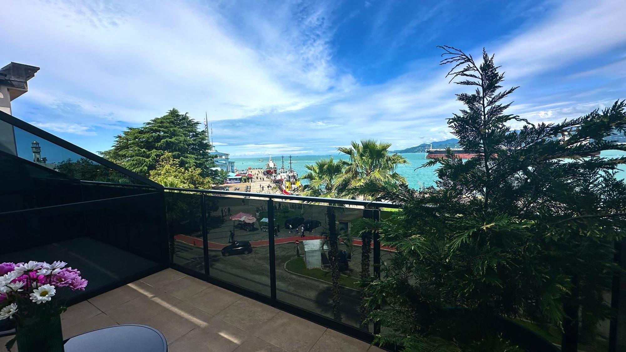 Emerald Hotel 巴统 外观 照片
