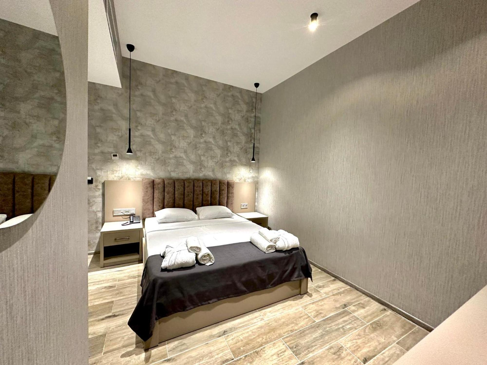 Emerald Hotel 巴统 外观 照片