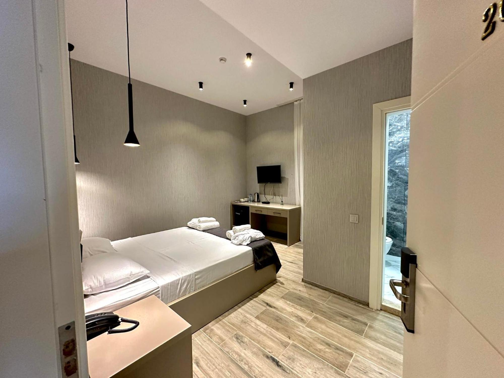 Emerald Hotel 巴统 外观 照片